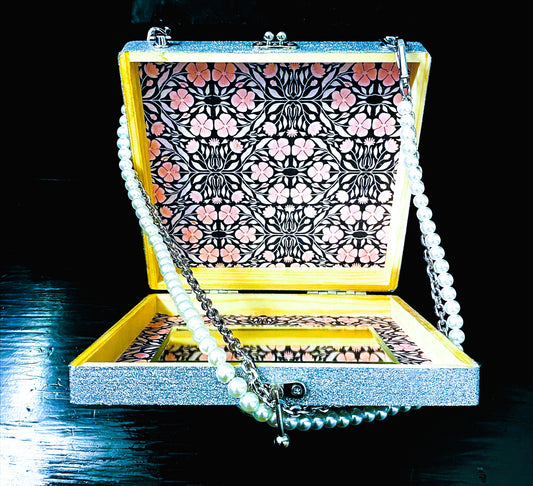 Box Purse Silver Tiki Bobette